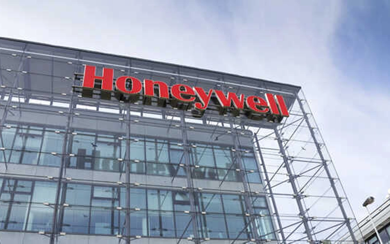 مشاوره و اجرای پروژه‌های هوشمندسازی برای مراکز تجاری، هتل‌ها و مجتمع‌های بزرگ